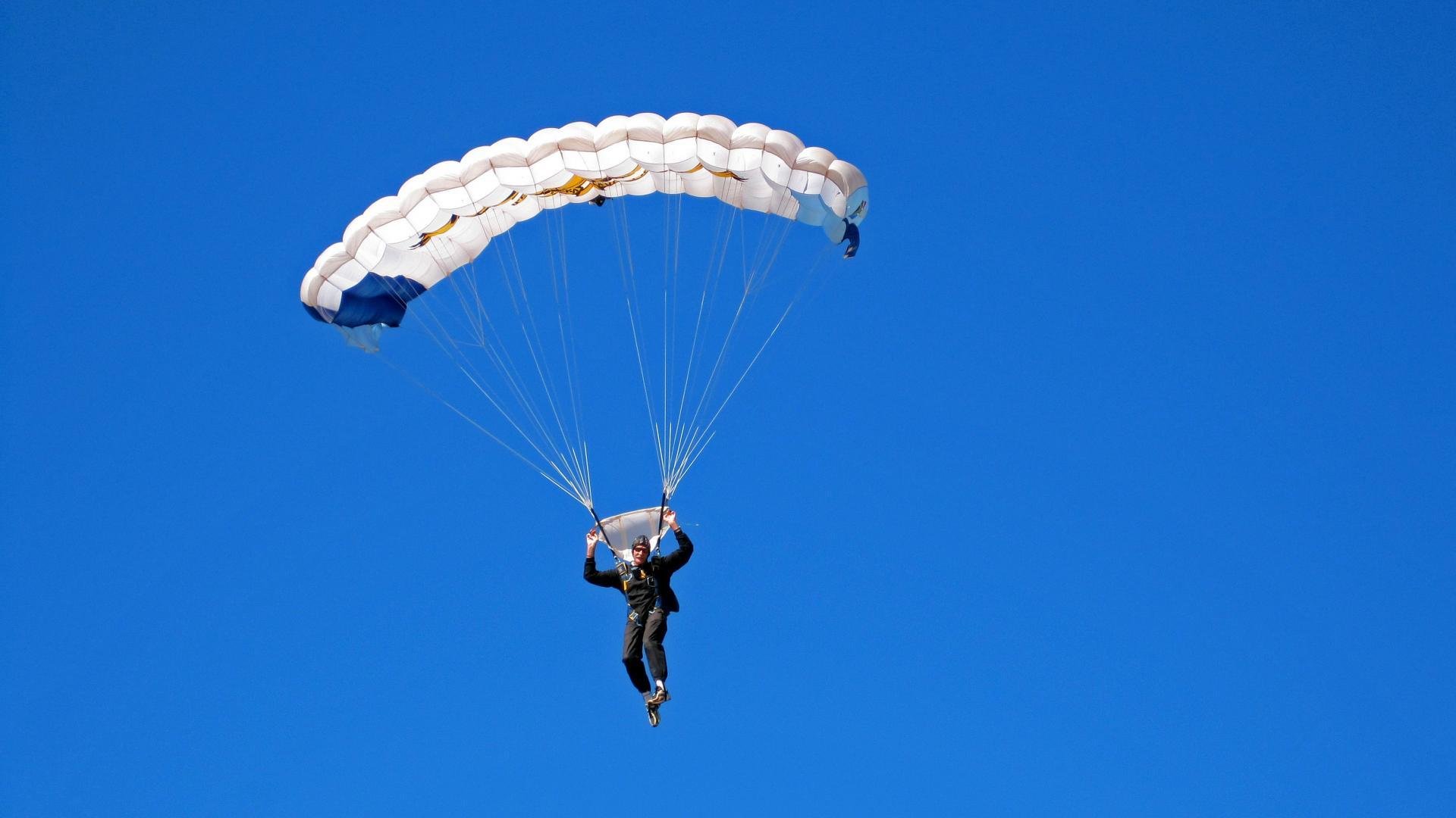 篮球进校园活动激发青少年运动热情,校园篮球开展